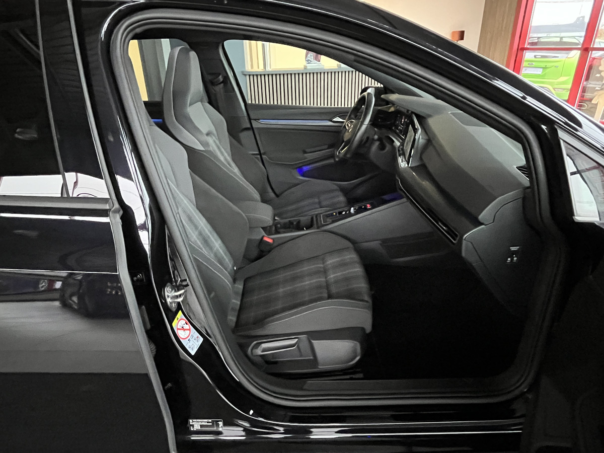 VOLKSWAGEN GOLF 8 GTD 2,0 TDI 200 DSG7 TOIT PANORAMIQUE GPS CAMERA  ATTELAGE  REGULATEUR ADAPTATIF  LIMITEUR FULL LED APPLE CARPLAY KEYLESS  EXCELLENT ETAT