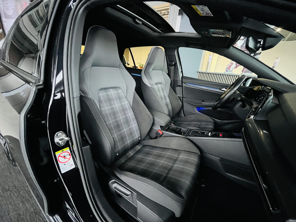 VOLKSWAGEN GOLF 8 GTD 2,0 TDI 200 DSG7 TOIT PANORAMIQUE GPS CAMERA  ATTELAGE  REGULATEUR ADAPTATIF  LIMITEUR FULL LED APPLE CARPLAY KEYLESS  EXCELLENT ETAT