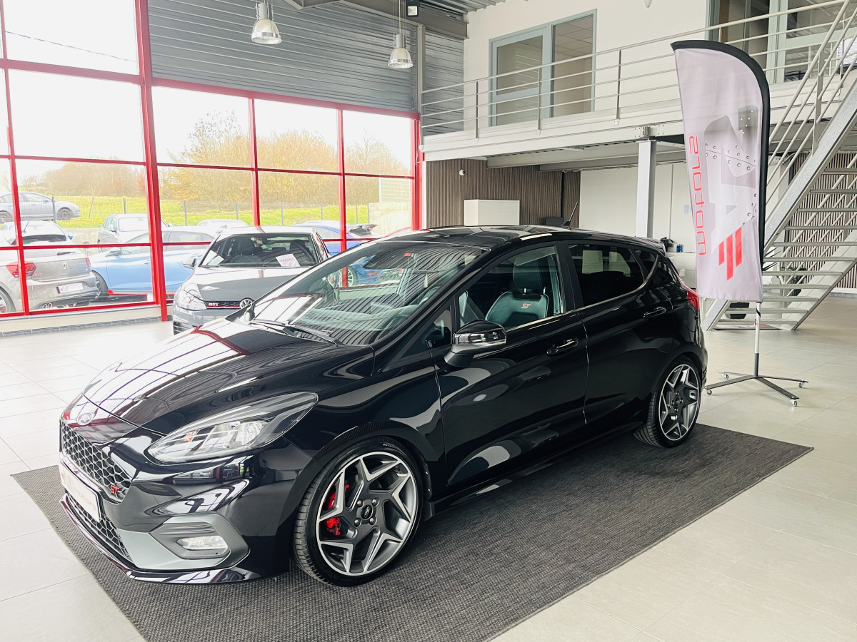 FORD FIESTA ST 1,5 200  GPS  APPLE CARPLAY KEYLESS PACK HIVER FEUX HALOGENE  BLUETOOTH HIFI B&O  REGULATEUR LIMITEUR JANTES 18  EXCELLENT ETAT