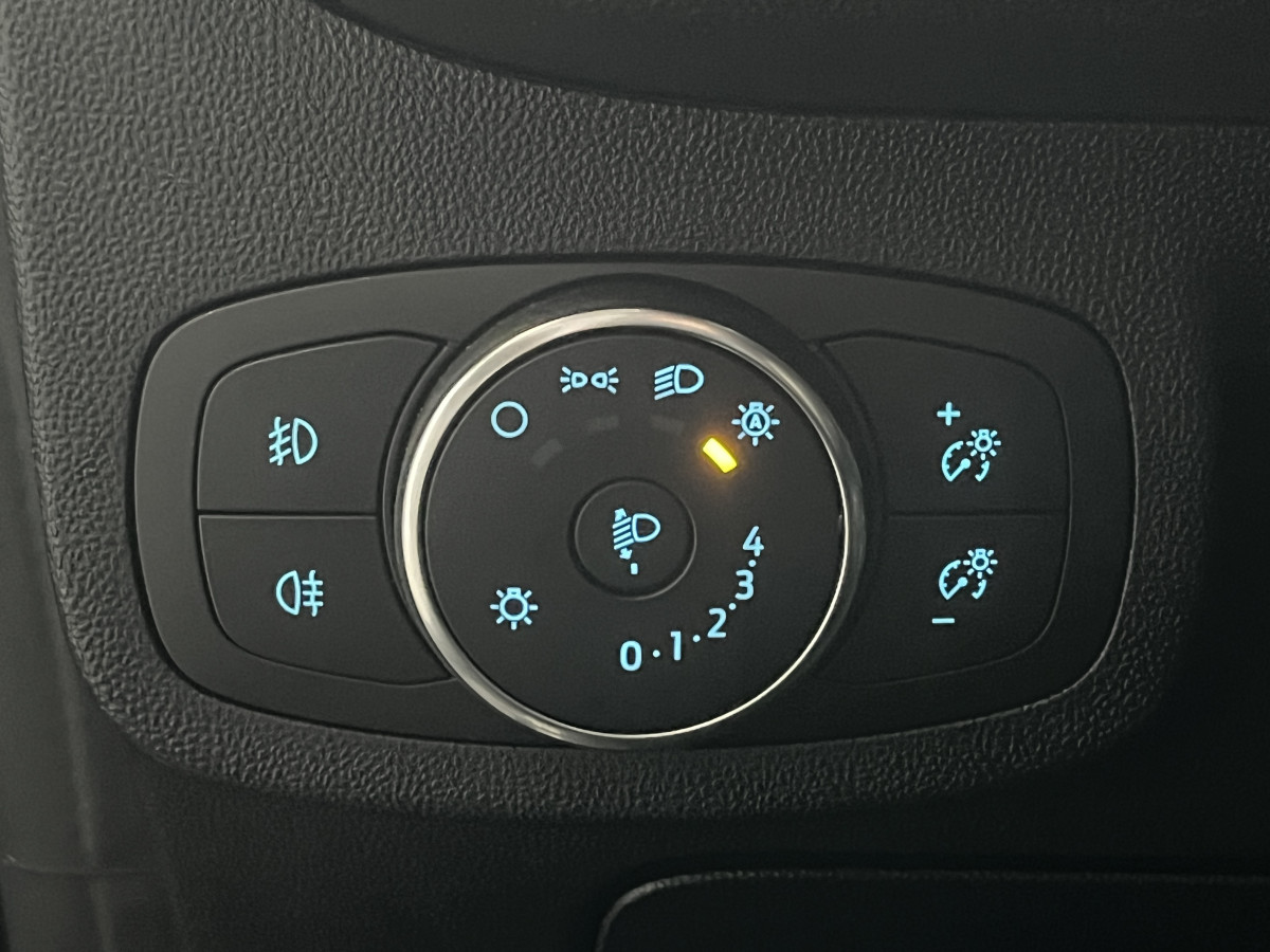 FORD FIESTA ST 1,5 200  GPS  APPLE CARPLAY KEYLESS PACK HIVER FEUX HALOGENE  BLUETOOTH HIFI B&O  REGULATEUR LIMITEUR JANTES 18  EXCELLENT ETAT