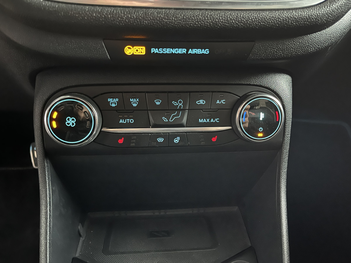 FORD FIESTA ST 1,5 200  GPS  APPLE CARPLAY KEYLESS PACK HIVER FEUX HALOGENE  BLUETOOTH HIFI B&O  REGULATEUR LIMITEUR JANTES 18  EXCELLENT ETAT