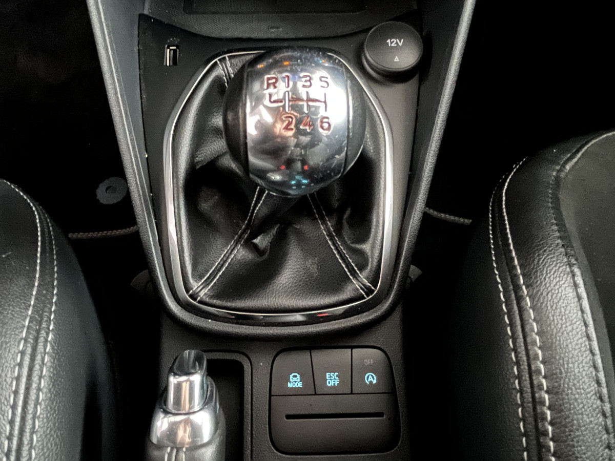 FORD FIESTA ST 1,5 200  GPS  APPLE CARPLAY KEYLESS PACK HIVER FEUX HALOGENE  BLUETOOTH HIFI B&O  REGULATEUR LIMITEUR JANTES 18  EXCELLENT ETAT