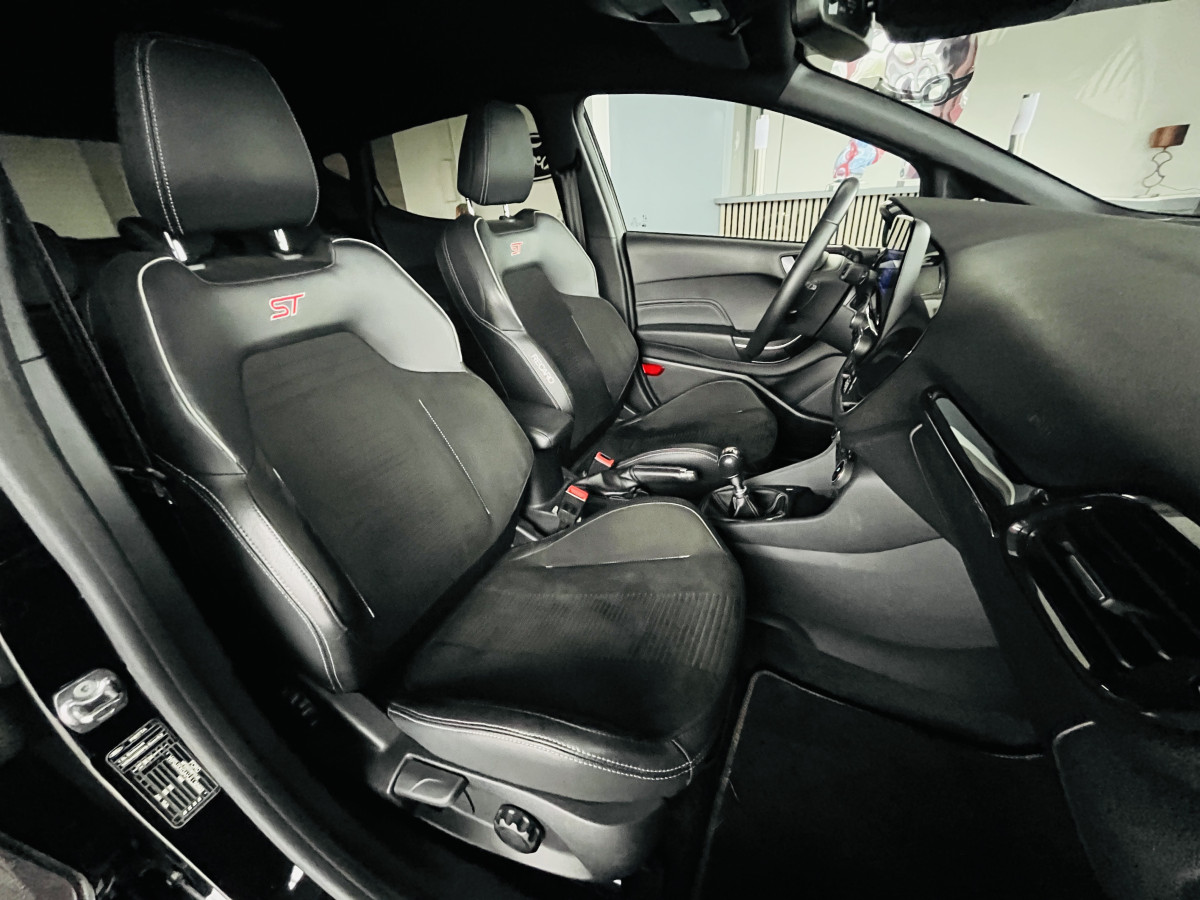 FORD FIESTA ST 1,5 200  GPS  APPLE CARPLAY KEYLESS PACK HIVER FEUX HALOGENE  BLUETOOTH HIFI B&O  REGULATEUR LIMITEUR JANTES 18  EXCELLENT ETAT