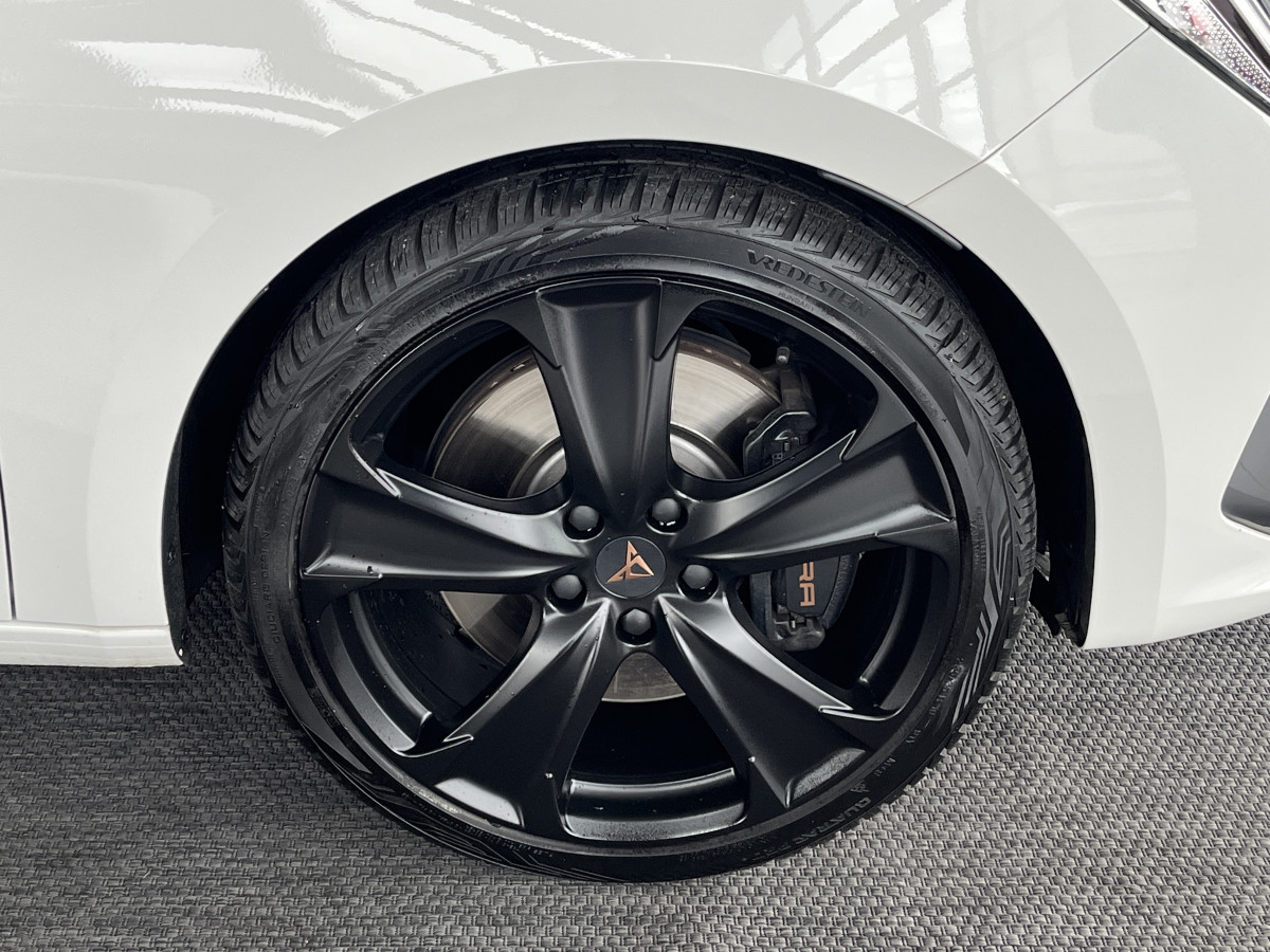 CUPRA LEON 1,4 E-HYBRID 245 DSG6 GPS  KEYLESS FULL LED VIRTUAL COCKPIT PARK PILOT DRIVE PROFILE REGULATEUR LIMITEUR EXCELLENT ETAT