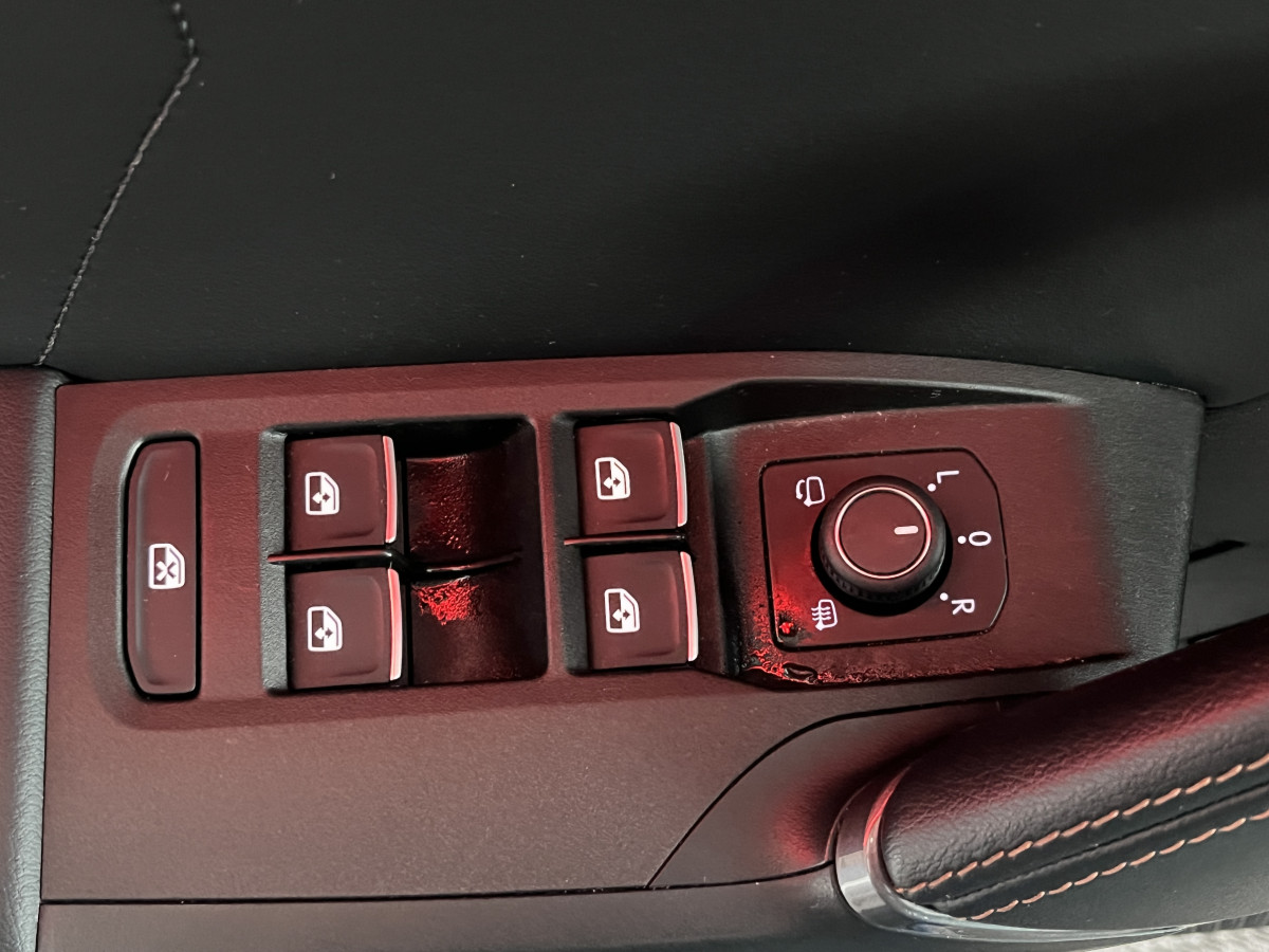 CUPRA LEON 1,4 E-HYBRID 245 DSG6 GPS  KEYLESS FULL LED VIRTUAL COCKPIT PARK PILOT DRIVE PROFILE REGULATEUR LIMITEUR EXCELLENT ETAT