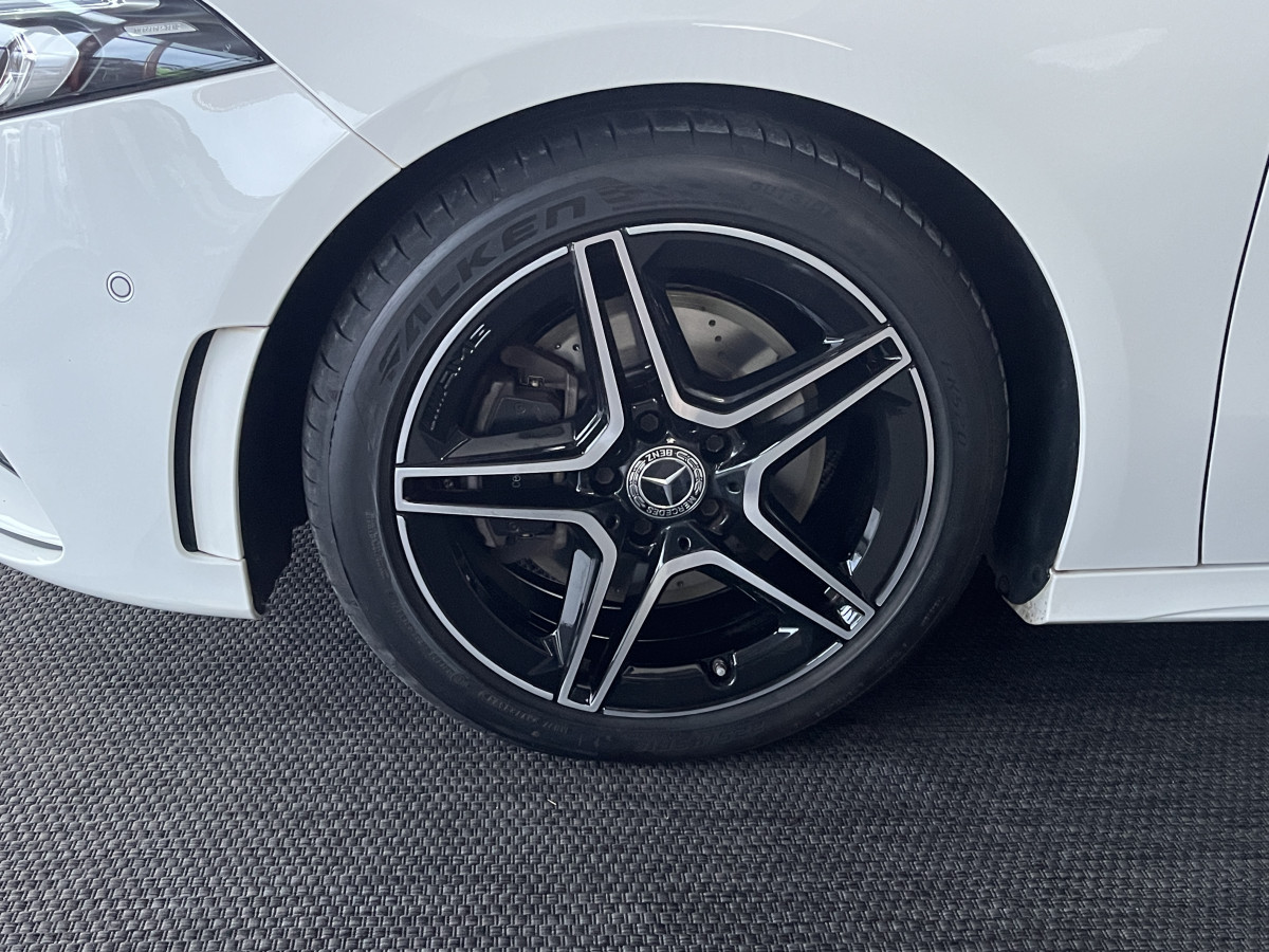 MERCEDES CLASSE A 220 2,0 190  7G-DCT  AMG LINE  TOIT PANORAMIQUE OUVRANT  APPLE CARPLAY GPS KEYLESS REGULATEUR  LIMITEUR MBUX FULL LED PACK AMG PARK PILOT JANTES 18  EXCELLENT ETAT