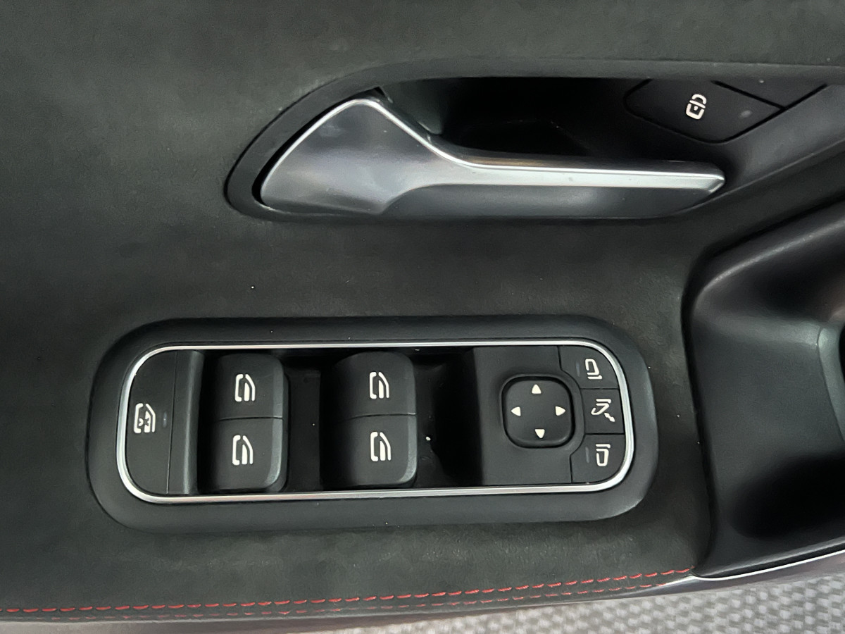 MERCEDES CLASSE A 220 2,0 190  7G-DCT  AMG LINE  TOIT PANORAMIQUE OUVRANT  APPLE CARPLAY GPS KEYLESS REGULATEUR  LIMITEUR MBUX FULL LED PACK AMG PARK PILOT JANTES 18  EXCELLENT ETAT