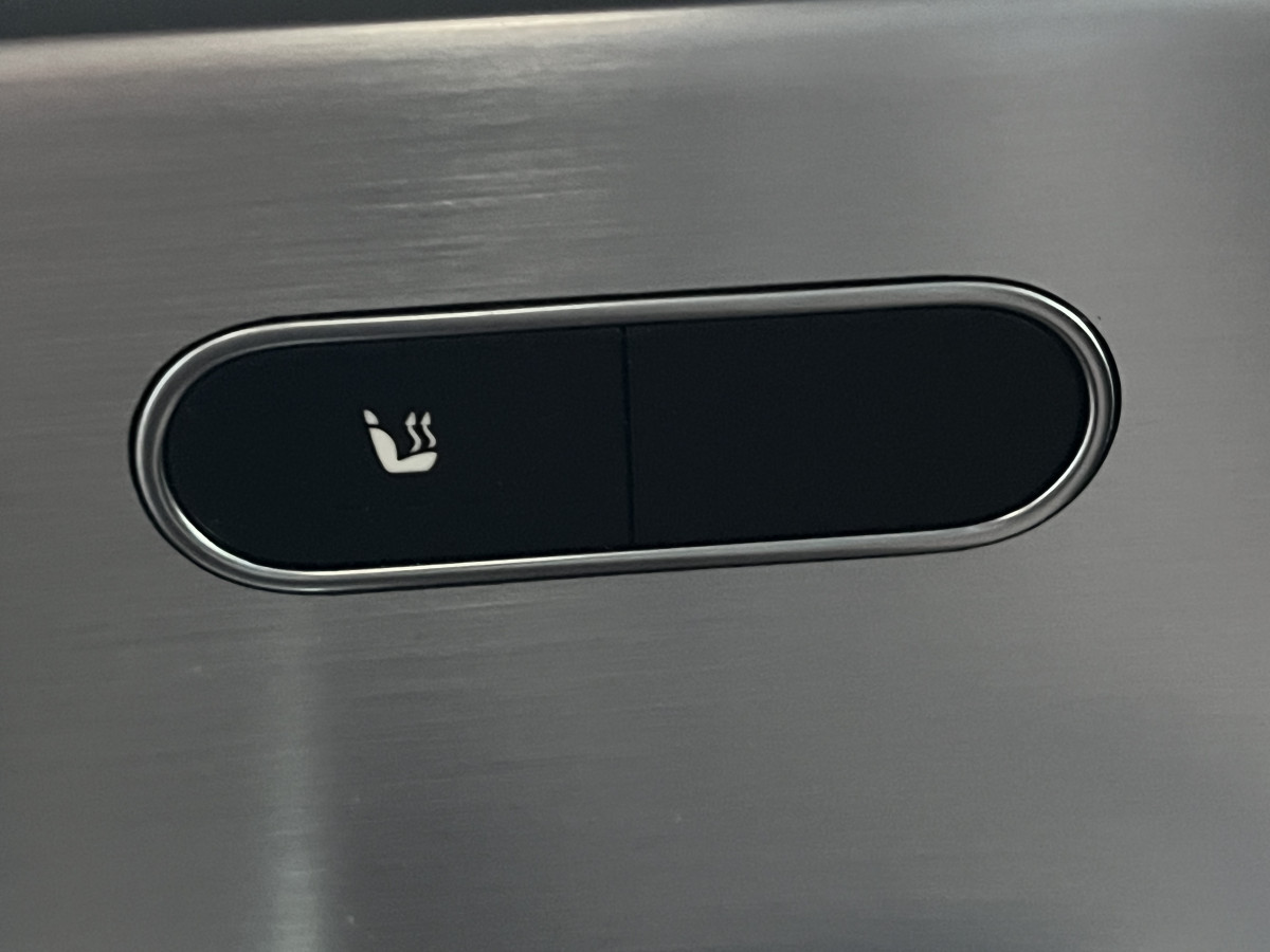 MERCEDES CLASSE A 220 2,0 190  7G-DCT  AMG LINE  TOIT PANORAMIQUE OUVRANT  APPLE CARPLAY GPS KEYLESS REGULATEUR  LIMITEUR MBUX FULL LED PACK AMG PARK PILOT JANTES 18  EXCELLENT ETAT