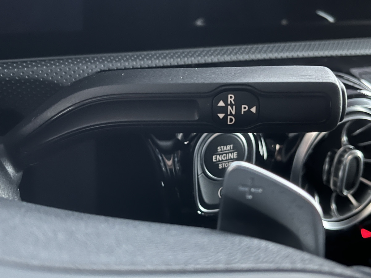 MERCEDES CLASSE A 220 2,0 190  7G-DCT  AMG LINE  TOIT PANORAMIQUE OUVRANT  APPLE CARPLAY GPS KEYLESS REGULATEUR  LIMITEUR MBUX FULL LED PACK AMG PARK PILOT JANTES 18  EXCELLENT ETAT