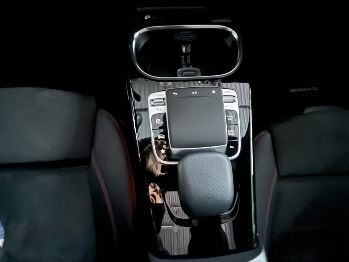 MERCEDES CLASSE A 220 2,0 190  7G-DCT  AMG LINE  TOIT PANORAMIQUE OUVRANT  APPLE CARPLAY GPS KEYLESS REGULATEUR  LIMITEUR MBUX FULL LED PACK AMG PARK PILOT JANTES 18  EXCELLENT ETAT