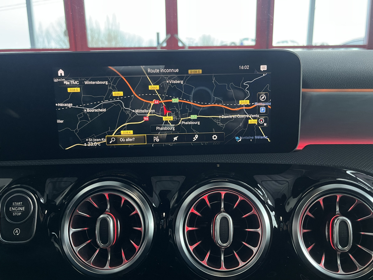 MERCEDES CLASSE A 220 2,0 190  7G-DCT  AMG LINE  TOIT PANORAMIQUE OUVRANT  APPLE CARPLAY GPS KEYLESS REGULATEUR  LIMITEUR MBUX FULL LED PACK AMG PARK PILOT JANTES 18  EXCELLENT ETAT