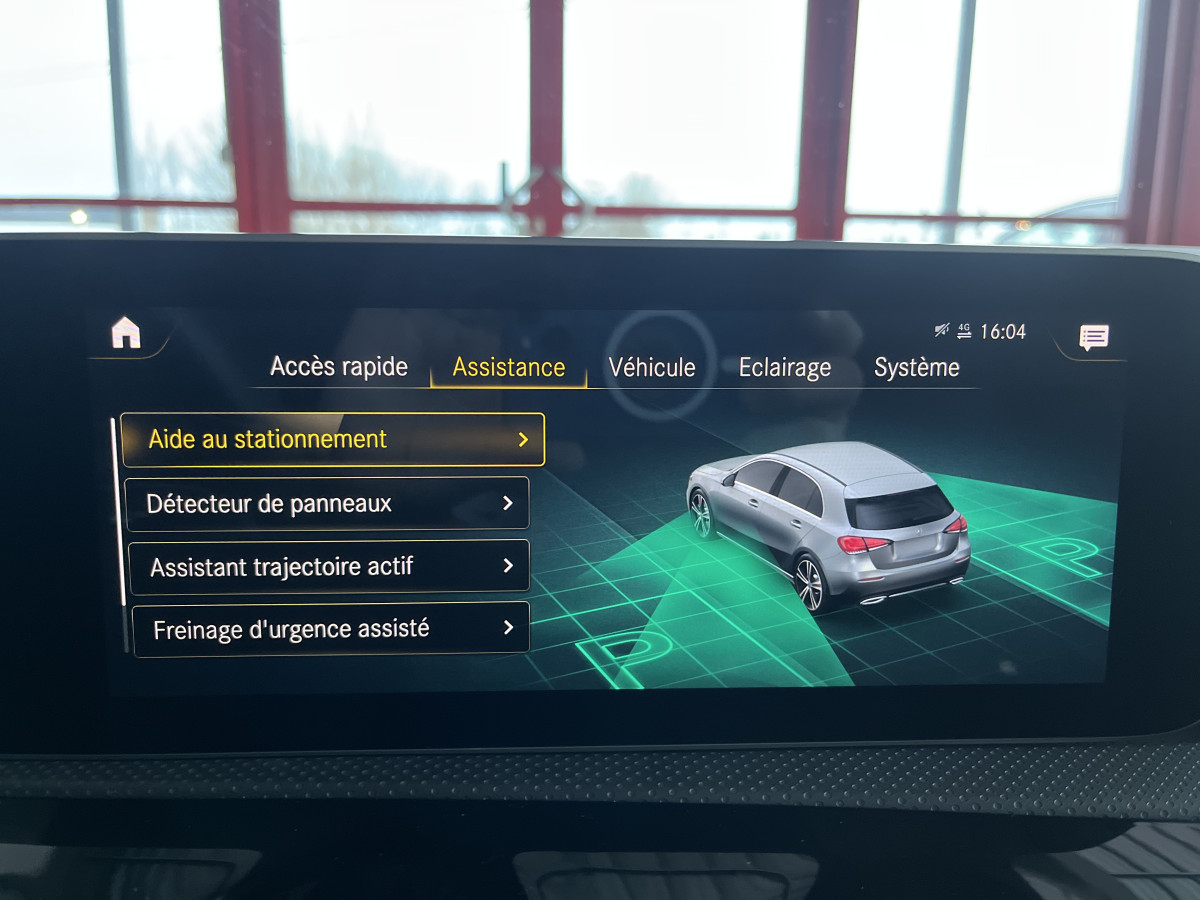 MERCEDES CLASSE A 220 2,0 190  7G-DCT  AMG LINE  TOIT PANORAMIQUE OUVRANT  APPLE CARPLAY GPS KEYLESS REGULATEUR  LIMITEUR MBUX FULL LED PACK AMG PARK PILOT JANTES 18  EXCELLENT ETAT