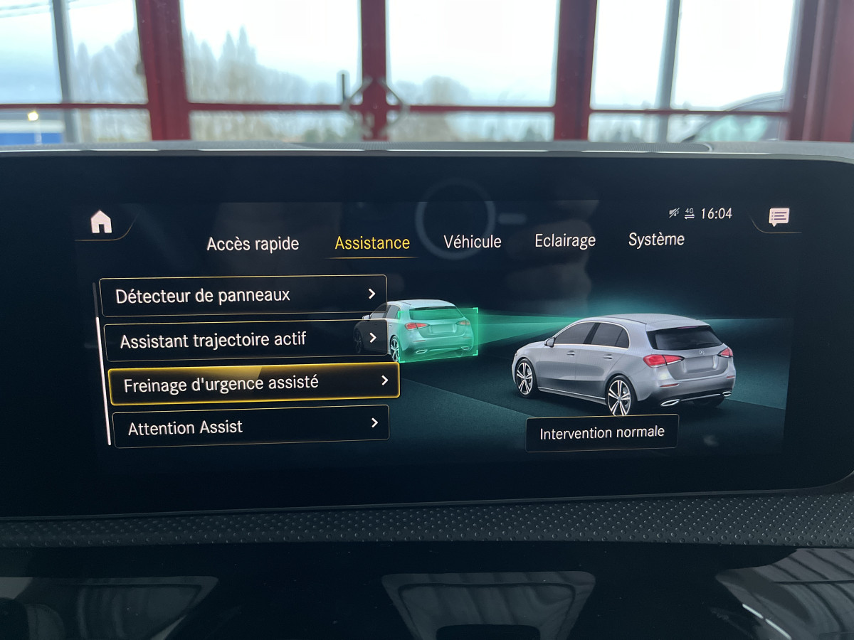 MERCEDES CLASSE A 220 2,0 190  7G-DCT  AMG LINE  TOIT PANORAMIQUE OUVRANT  APPLE CARPLAY GPS KEYLESS REGULATEUR  LIMITEUR MBUX FULL LED PACK AMG PARK PILOT JANTES 18  EXCELLENT ETAT
