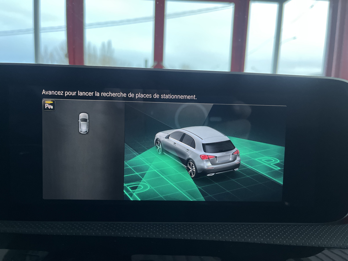 MERCEDES CLASSE A 220 2,0 190  7G-DCT  AMG LINE  TOIT PANORAMIQUE OUVRANT  APPLE CARPLAY GPS KEYLESS REGULATEUR  LIMITEUR MBUX FULL LED PACK AMG PARK PILOT JANTES 18  EXCELLENT ETAT