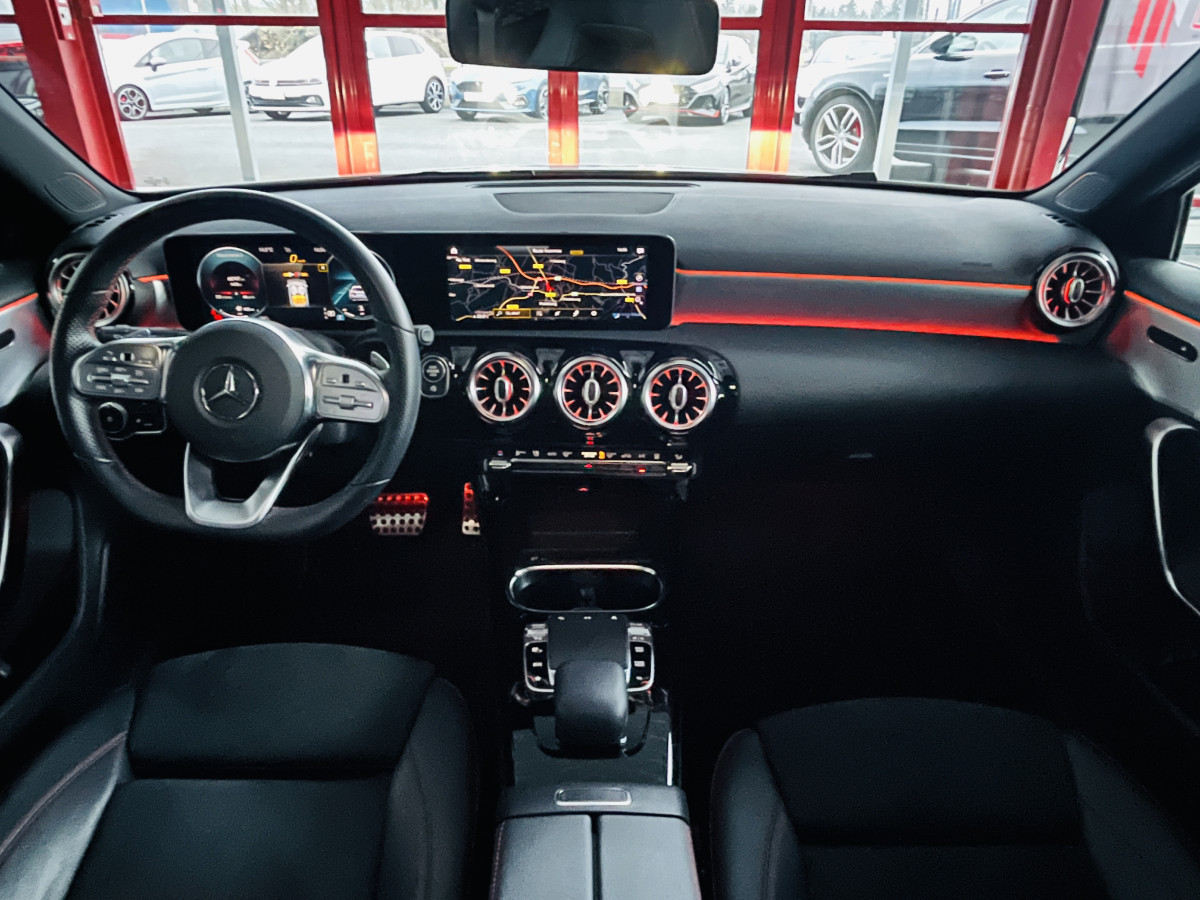 MERCEDES CLASSE A 220 2,0 190  7G-DCT  AMG LINE  TOIT PANORAMIQUE OUVRANT  APPLE CARPLAY GPS KEYLESS REGULATEUR  LIMITEUR MBUX FULL LED PACK AMG PARK PILOT JANTES 18  EXCELLENT ETAT
