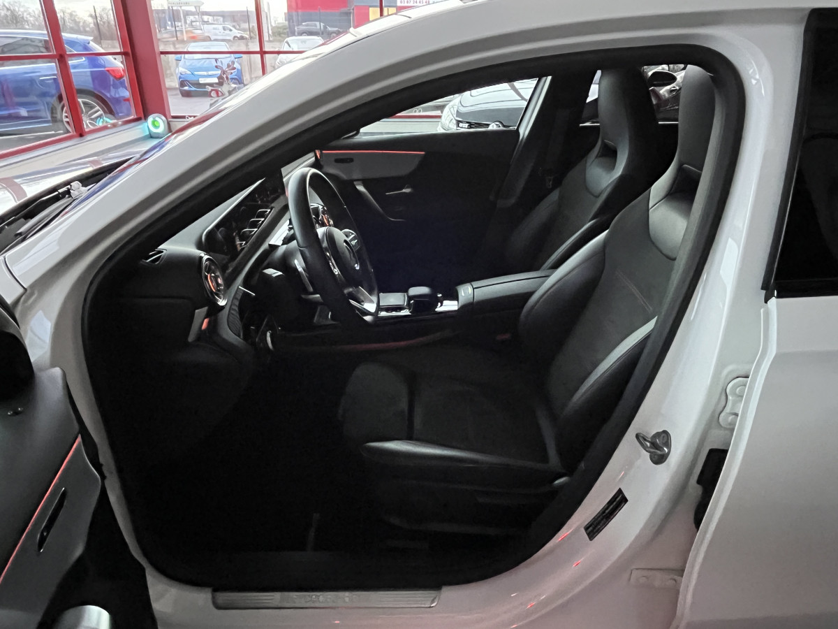 MERCEDES CLASSE A 220 2,0 190  7G-DCT  AMG LINE  TOIT PANORAMIQUE OUVRANT  APPLE CARPLAY GPS KEYLESS REGULATEUR  LIMITEUR MBUX FULL LED PACK AMG PARK PILOT JANTES 18  EXCELLENT ETAT