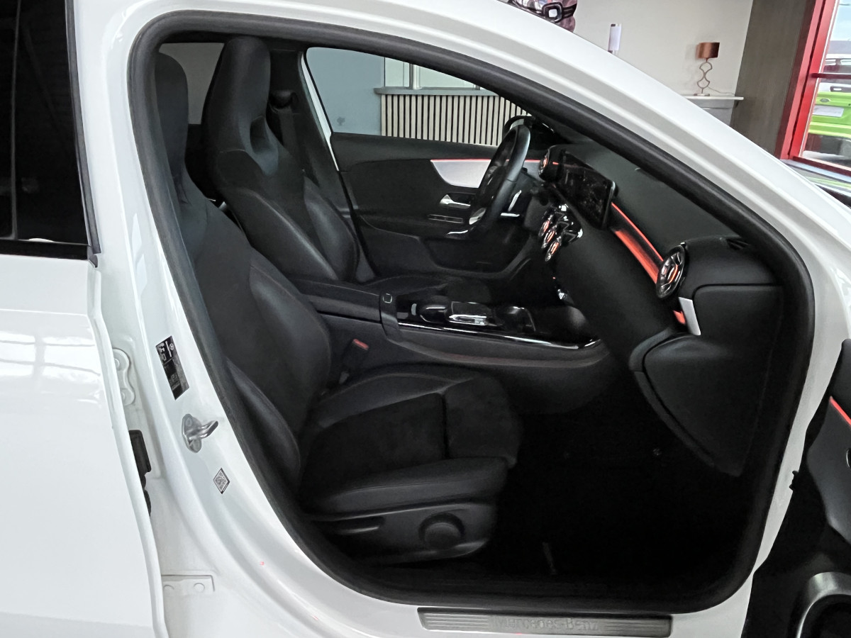 MERCEDES CLASSE A 220 2,0 190  7G-DCT  AMG LINE  TOIT PANORAMIQUE OUVRANT  APPLE CARPLAY GPS KEYLESS REGULATEUR  LIMITEUR MBUX FULL LED PACK AMG PARK PILOT JANTES 18  EXCELLENT ETAT