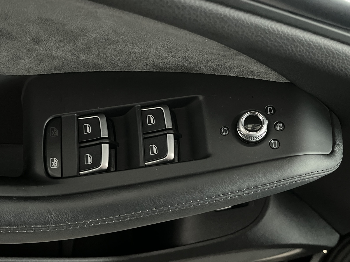 AUDI SQ5 3,0  TDI V6 326 COMPETITION BVA8 QUATTRO TOIT PANORAMIQUE ATTELAGE ELECTRIQUE GPS CAMERA HIFI B&O KEYLESS CARBON   REGULATEUR ADAPTATIF BI-XENON CHAUFFAGE ADDITIONNEL  PARK PILOT  DRIVE SELECT JANTE 21 FULL OPTIONS  EXCELLENT ETAT