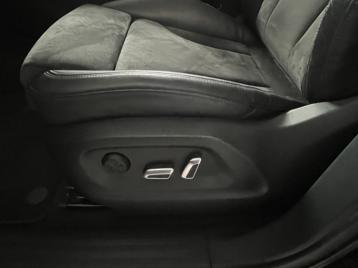 AUDI SQ5 3,0  TDI V6 326 COMPETITION BVA8 QUATTRO TOIT PANORAMIQUE ATTELAGE ELECTRIQUE GPS CAMERA HIFI B&O KEYLESS CARBON   REGULATEUR ADAPTATIF BI-XENON CHAUFFAGE ADDITIONNEL  PARK PILOT  DRIVE SELECT JANTE 21 FULL OPTIONS  EXCELLENT ETAT