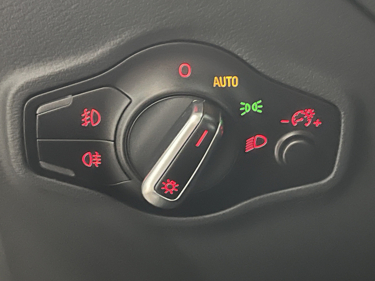 AUDI SQ5 3,0  TDI V6 326 COMPETITION BVA8 QUATTRO TOIT PANORAMIQUE ATTELAGE ELECTRIQUE GPS CAMERA HIFI B&O KEYLESS CARBON   REGULATEUR ADAPTATIF BI-XENON CHAUFFAGE ADDITIONNEL  PARK PILOT  DRIVE SELECT JANTE 21 FULL OPTIONS  EXCELLENT ETAT