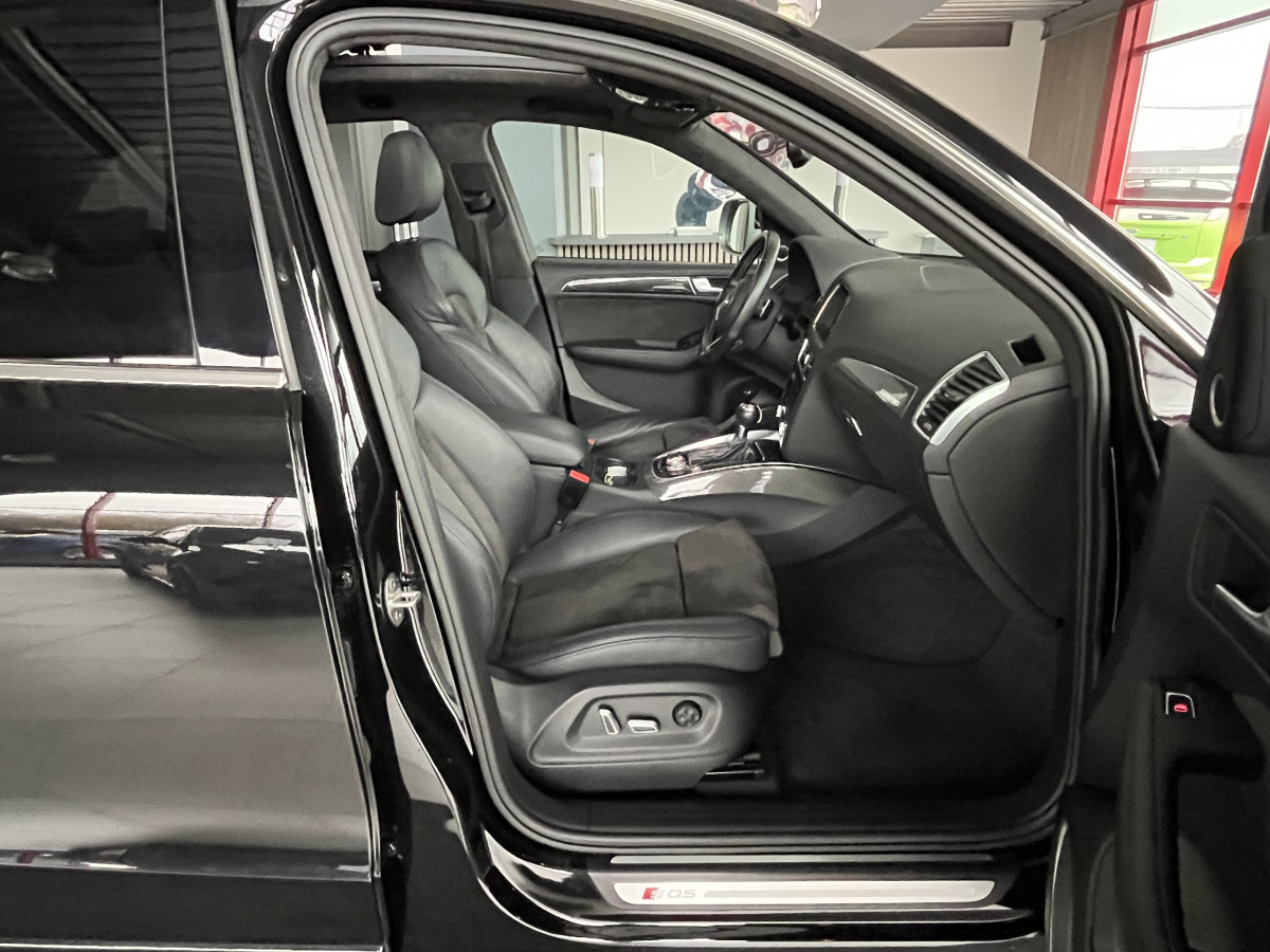 AUDI SQ5 3,0  TDI V6 326 COMPETITION BVA8 QUATTRO TOIT PANORAMIQUE ATTELAGE ELECTRIQUE GPS CAMERA HIFI B&O KEYLESS CARBON   REGULATEUR ADAPTATIF BI-XENON CHAUFFAGE ADDITIONNEL  PARK PILOT  DRIVE SELECT JANTE 21 FULL OPTIONS  EXCELLENT ETAT