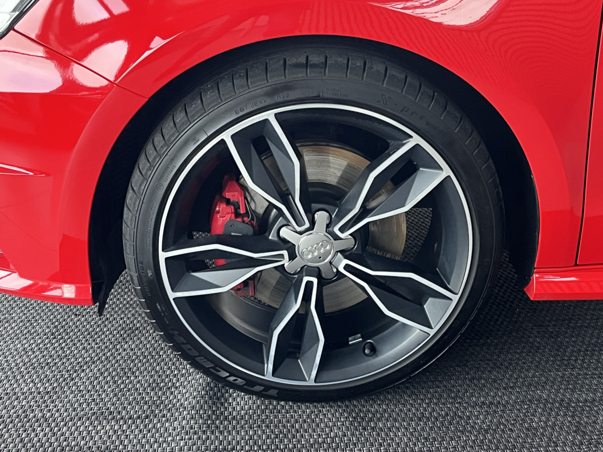 AUDI S1 SPORTBACK 2,0 TFSI  231 QUATTRO GPS KEYLESS  DRIVE SELECT JANTES ALU 18 BI-XENON REGULATEUR HIFI BOSE EXCELLENT ETAT