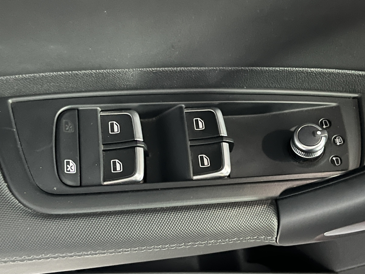 AUDI S1 SPORTBACK 2,0 TFSI  231 QUATTRO GPS KEYLESS  DRIVE SELECT JANTES ALU 18 BI-XENON REGULATEUR HIFI BOSE EXCELLENT ETAT