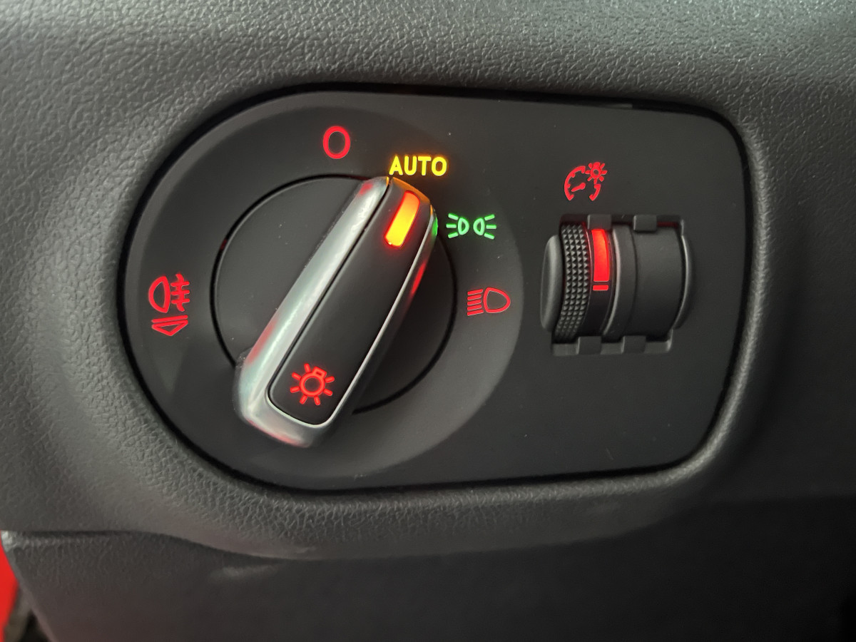 AUDI S1 SPORTBACK 2,0 TFSI  231 QUATTRO GPS KEYLESS  DRIVE SELECT JANTES ALU 18 BI-XENON REGULATEUR HIFI BOSE EXCELLENT ETAT