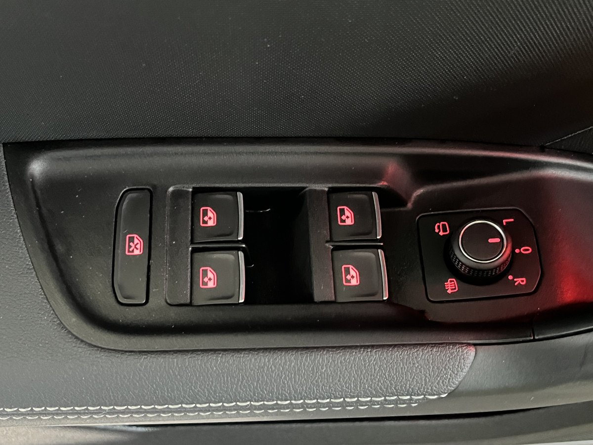 AUDI A1 SPORTBACK  40 TFSI 2,0  200  FULL S-LINE S-TRONIC 6  GPS ANDROID APPLE CARPLAY KEYLESS FULL LED REGULATEUR ADAPTATIF LIMITEUR  DRIVE SELECT DIGITAL HIFI B&O COCKPIT PARK PILOT JANTES ALU 18  EXCELLENT ETAT