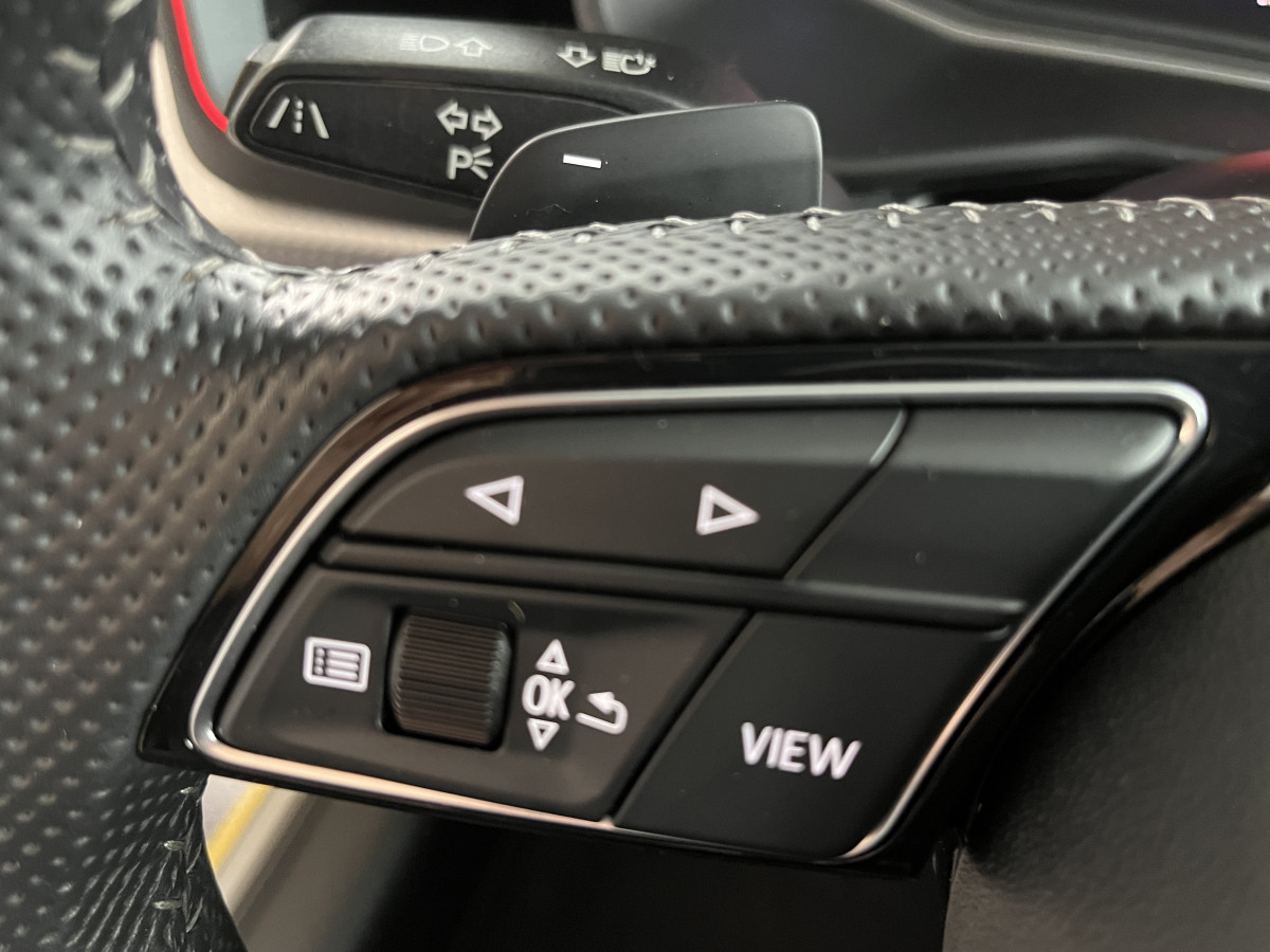 AUDI A1 SPORTBACK  40 TFSI 2,0  200  FULL S-LINE S-TRONIC 6  GPS ANDROID APPLE CARPLAY KEYLESS FULL LED REGULATEUR ADAPTATIF LIMITEUR  DRIVE SELECT DIGITAL HIFI B&O COCKPIT PARK PILOT JANTES ALU 18  EXCELLENT ETAT