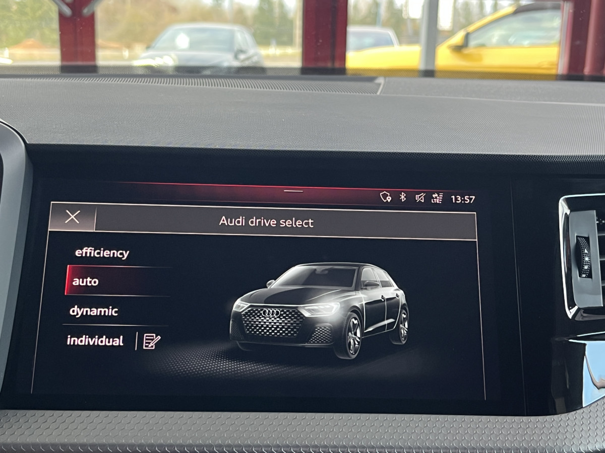AUDI A1 SPORTBACK  40 TFSI 2,0  200  FULL S-LINE S-TRONIC 6  GPS ANDROID APPLE CARPLAY KEYLESS FULL LED REGULATEUR ADAPTATIF LIMITEUR  DRIVE SELECT DIGITAL HIFI B&O COCKPIT PARK PILOT JANTES ALU 18  EXCELLENT ETAT