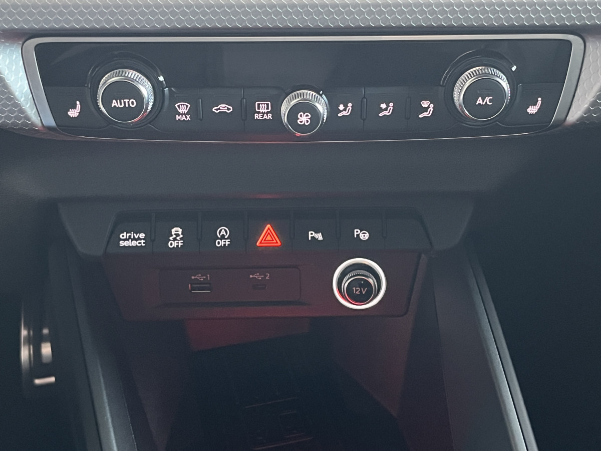 AUDI A1 SPORTBACK  40 TFSI 2,0  200  FULL S-LINE S-TRONIC 6  GPS ANDROID APPLE CARPLAY KEYLESS FULL LED REGULATEUR ADAPTATIF LIMITEUR  DRIVE SELECT DIGITAL HIFI B&O COCKPIT PARK PILOT JANTES ALU 18  EXCELLENT ETAT