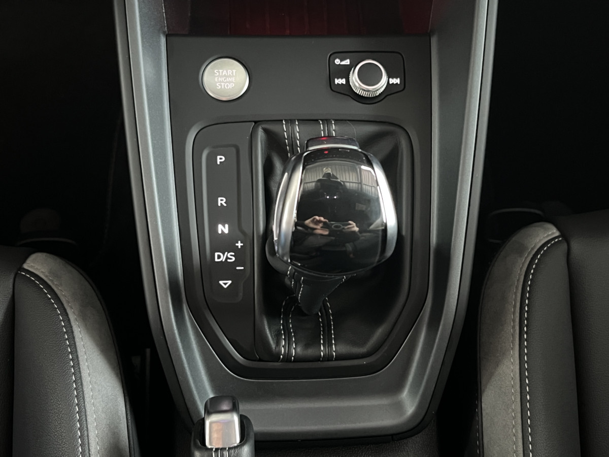 AUDI A1 SPORTBACK  40 TFSI 2,0  200  FULL S-LINE S-TRONIC 6  GPS ANDROID APPLE CARPLAY KEYLESS FULL LED REGULATEUR ADAPTATIF LIMITEUR  DRIVE SELECT DIGITAL HIFI B&O COCKPIT PARK PILOT JANTES ALU 18  EXCELLENT ETAT