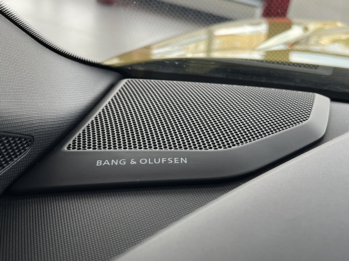 AUDI A1 SPORTBACK  40 TFSI 2,0  200  FULL S-LINE S-TRONIC 6  GPS ANDROID APPLE CARPLAY KEYLESS FULL LED REGULATEUR ADAPTATIF LIMITEUR  DRIVE SELECT DIGITAL HIFI B&O COCKPIT PARK PILOT JANTES ALU 18  EXCELLENT ETAT