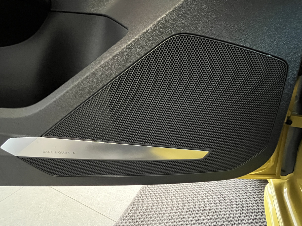 AUDI A1 SPORTBACK  40 TFSI 2,0  200  FULL S-LINE S-TRONIC 6  GPS ANDROID APPLE CARPLAY KEYLESS FULL LED REGULATEUR ADAPTATIF LIMITEUR  DRIVE SELECT DIGITAL HIFI B&O COCKPIT PARK PILOT JANTES ALU 18  EXCELLENT ETAT