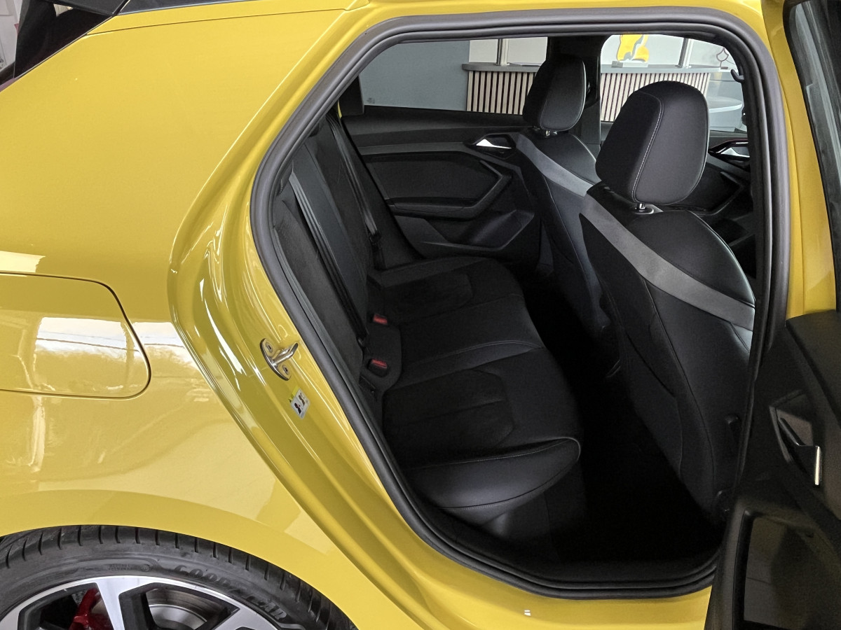 AUDI A1 SPORTBACK  40 TFSI 2,0  200  FULL S-LINE S-TRONIC 6  GPS ANDROID APPLE CARPLAY KEYLESS FULL LED REGULATEUR ADAPTATIF LIMITEUR  DRIVE SELECT DIGITAL HIFI B&O COCKPIT PARK PILOT JANTES ALU 18  EXCELLENT ETAT