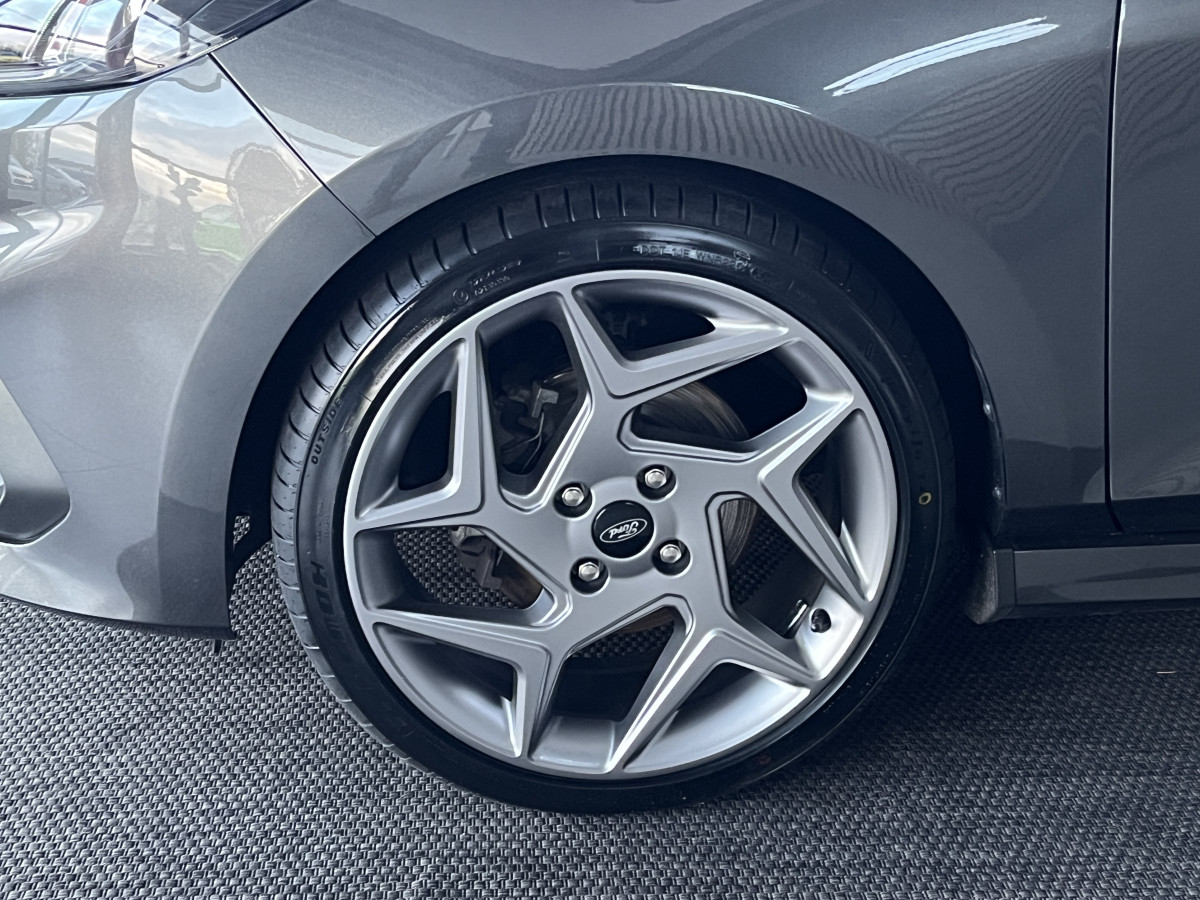 FORD FIESTA ST 1,5 200  GPS ANDROID APPLE CARPLAY FEUX HALOGENE PARK PILOT  BLUETOOTH REGULATEUR LIMITEUR EXCELLENT ETAT