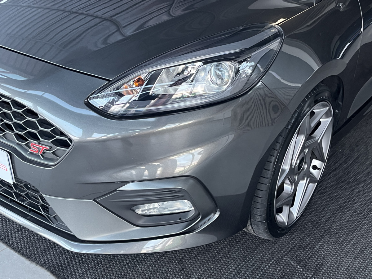 FORD FIESTA ST 1,5 200  GPS ANDROID APPLE CARPLAY FEUX HALOGENE PARK PILOT  BLUETOOTH REGULATEUR LIMITEUR EXCELLENT ETAT