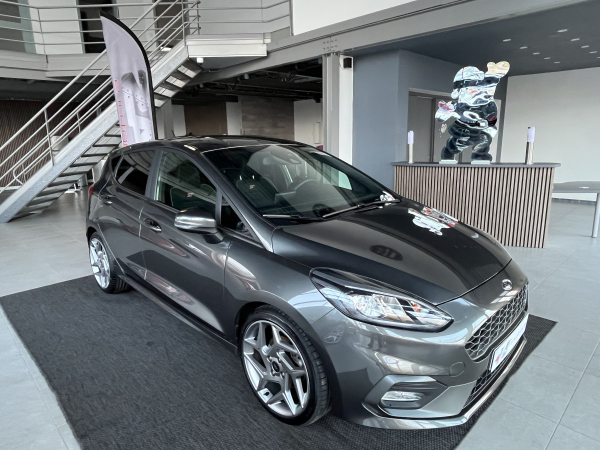 FORD FIESTA ST 1,5 200  GPS ANDROID APPLE CARPLAY FEUX HALOGENE PARK PILOT  BLUETOOTH REGULATEUR LIMITEUR EXCELLENT ETAT