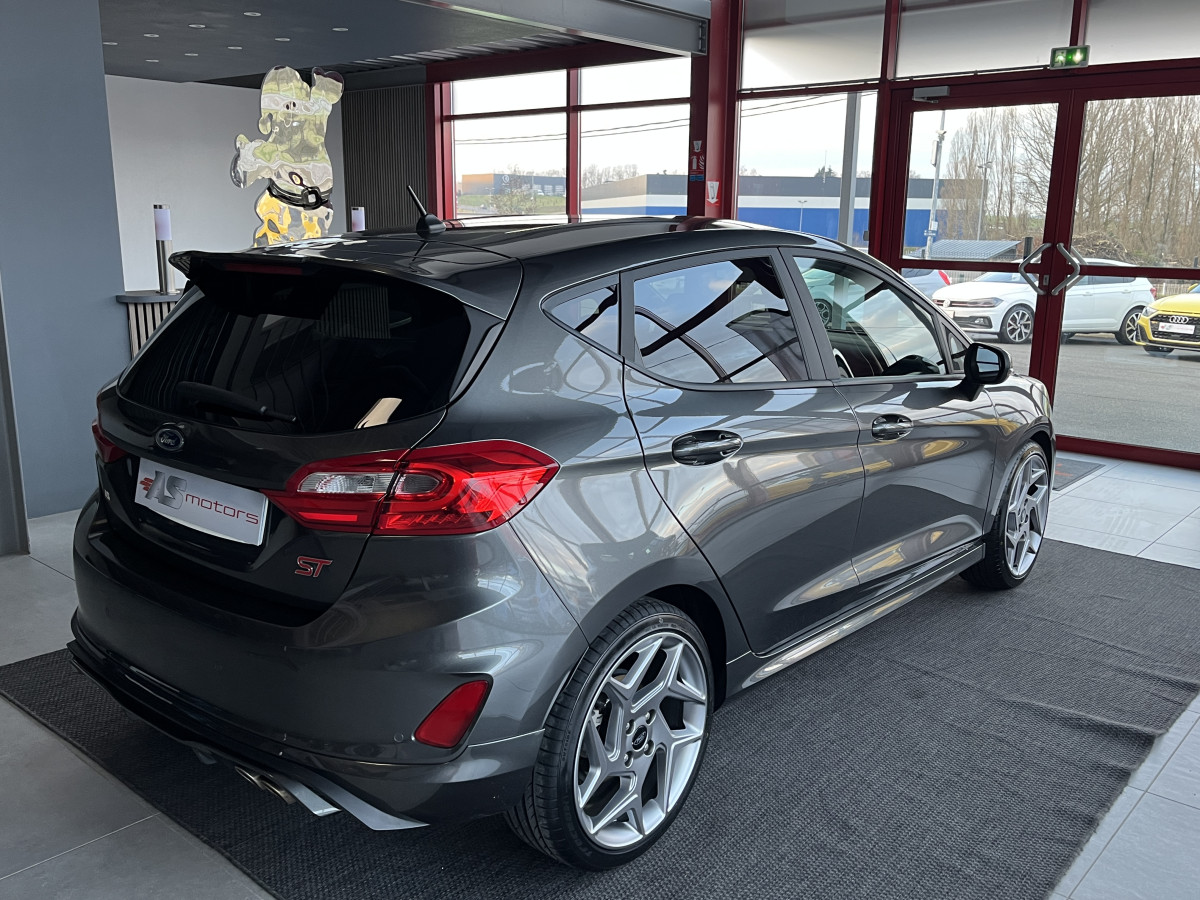 FORD FIESTA ST 1,5 200  GPS ANDROID APPLE CARPLAY FEUX HALOGENE PARK PILOT  BLUETOOTH REGULATEUR LIMITEUR EXCELLENT ETAT