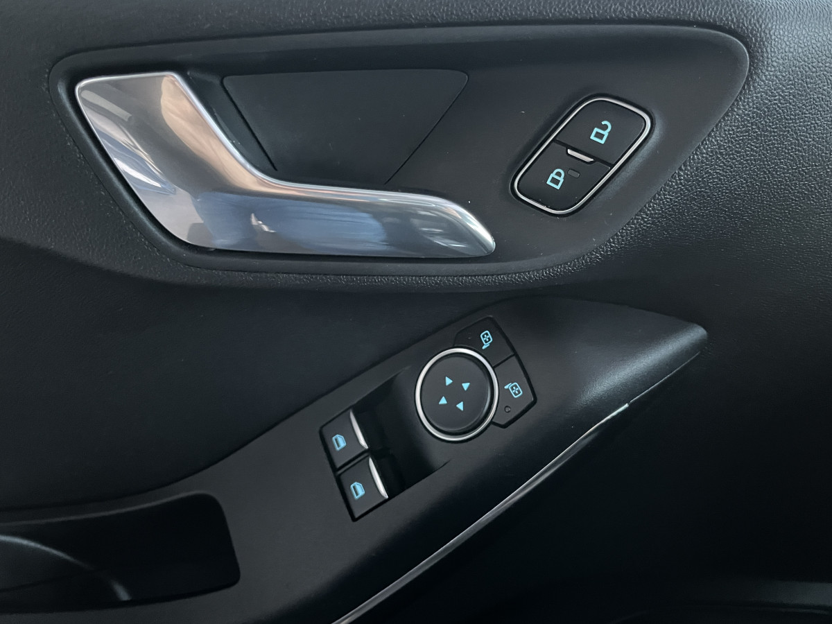 FORD FIESTA ST 1,5 200  GPS ANDROID APPLE CARPLAY FEUX HALOGENE PARK PILOT  BLUETOOTH REGULATEUR LIMITEUR EXCELLENT ETAT