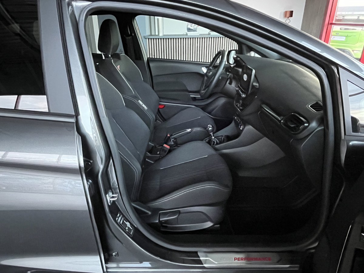 FORD FIESTA ST 1,5 200  GPS ANDROID APPLE CARPLAY FEUX HALOGENE PARK PILOT  BLUETOOTH REGULATEUR LIMITEUR EXCELLENT ETAT