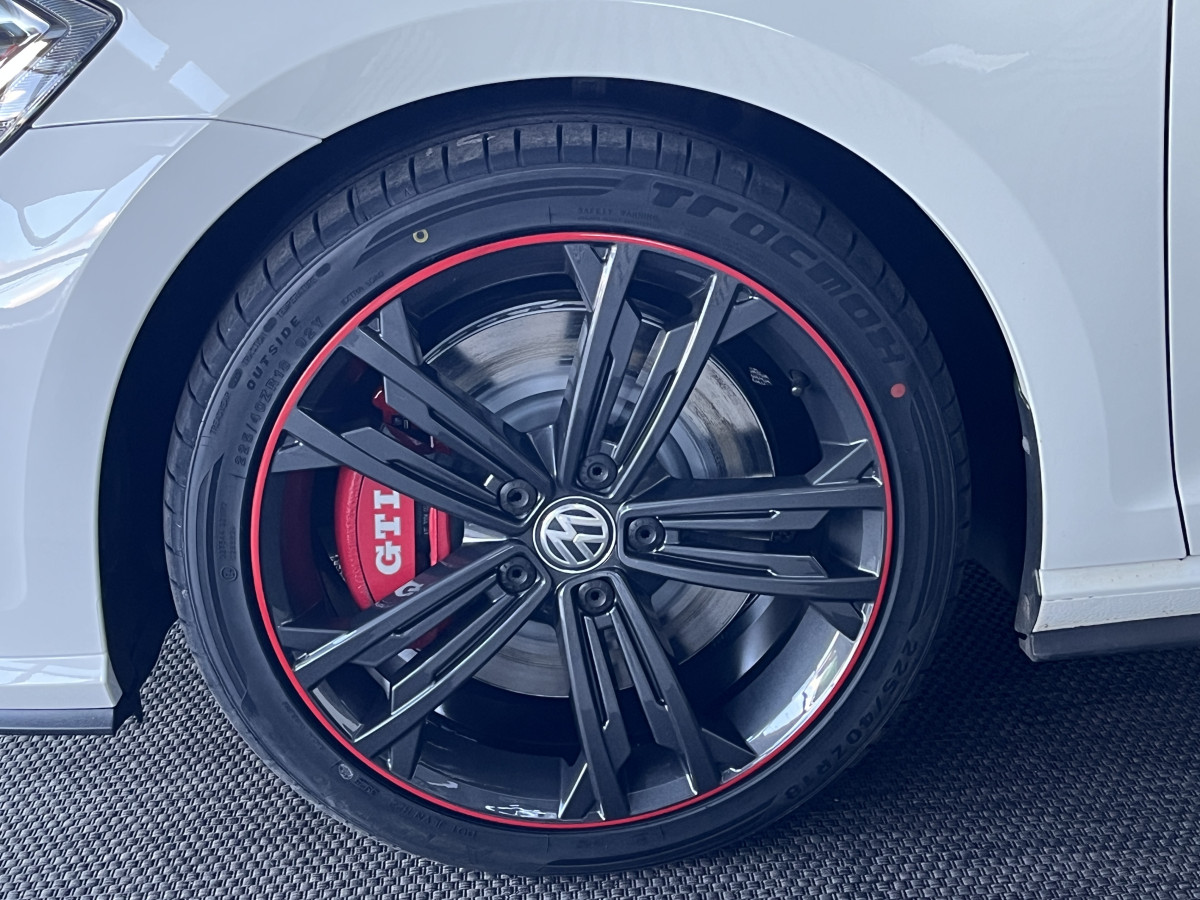 VOLKSWAGEN GOLF 7 2,0 TSI 245 PERFORMANCE  TOIT PANORAMIQUE GPS DRIVE SELECT PARK PILOT  FULL LED AUTO HOLD  JANTES 18 DIGITAL COCKPIT EXCELLENT ETAT