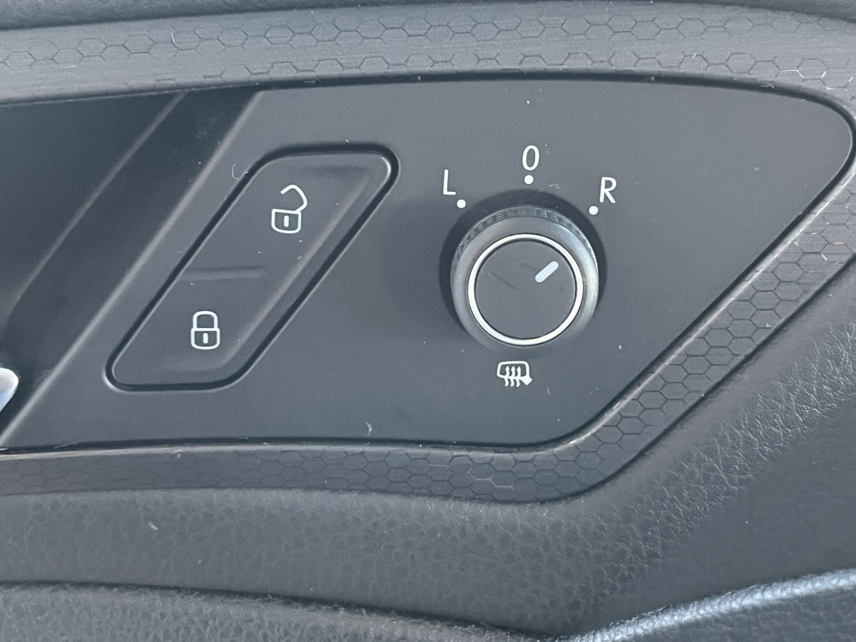 VOLKSWAGEN GOLF 7 2,0 TSI 245 PERFORMANCE  TOIT PANORAMIQUE GPS DRIVE SELECT PARK PILOT  FULL LED AUTO HOLD  JANTES 18 DIGITAL COCKPIT EXCELLENT ETAT