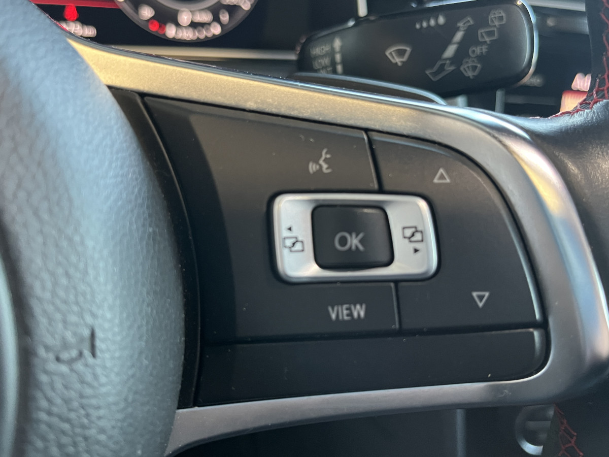 VOLKSWAGEN GOLF 7 2,0 TSI 245 PERFORMANCE  TOIT PANORAMIQUE GPS DRIVE SELECT PARK PILOT  FULL LED AUTO HOLD  JANTES 18 DIGITAL COCKPIT EXCELLENT ETAT