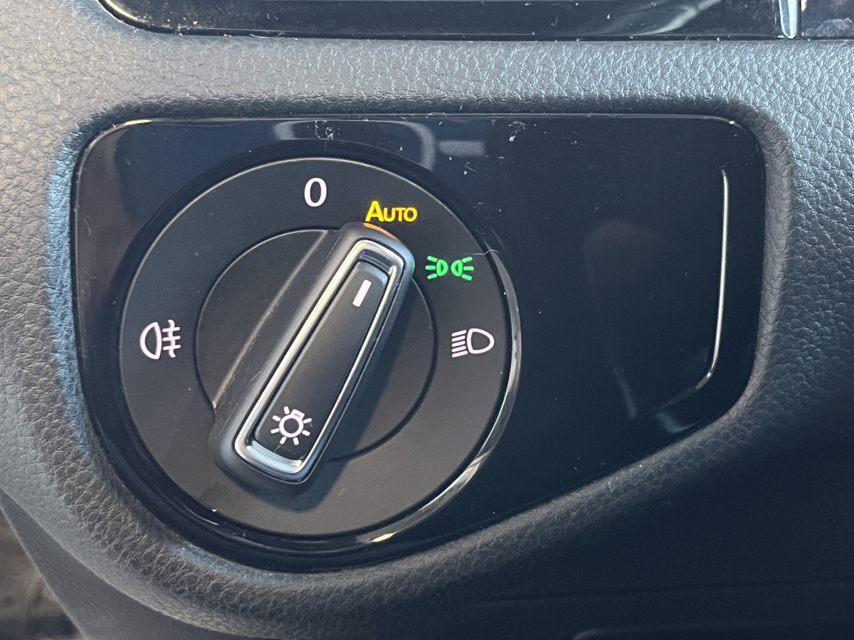 VOLKSWAGEN GOLF 7 2,0 TSI 245 PERFORMANCE  TOIT PANORAMIQUE GPS DRIVE SELECT PARK PILOT  FULL LED AUTO HOLD  JANTES 18 DIGITAL COCKPIT EXCELLENT ETAT