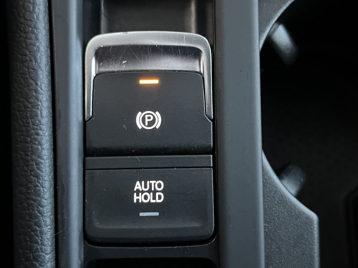 VOLKSWAGEN GOLF 7 2,0 TSI 245 PERFORMANCE  TOIT PANORAMIQUE GPS DRIVE SELECT PARK PILOT  FULL LED AUTO HOLD  JANTES 18 DIGITAL COCKPIT EXCELLENT ETAT