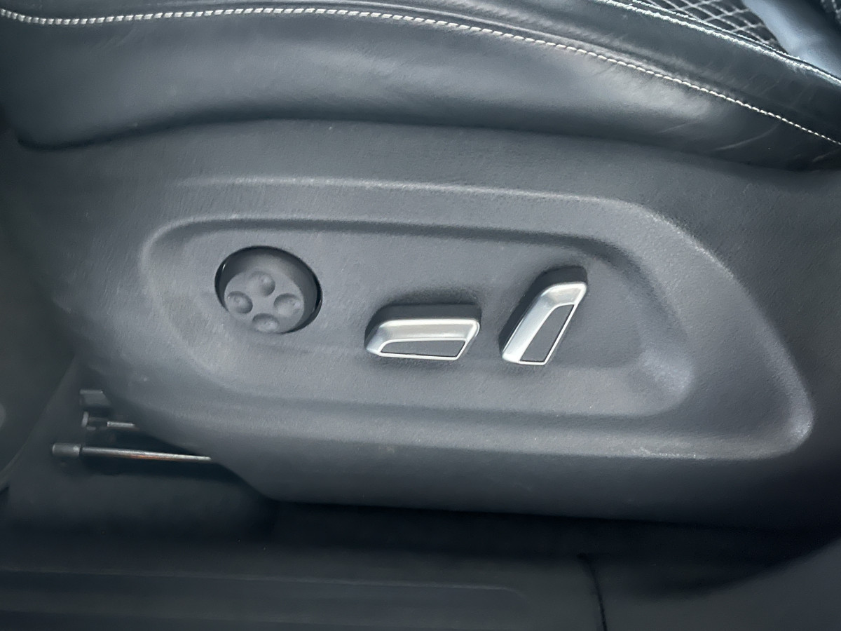 AUDI SQ5 3,0  TDI V6 326 COMPETITION BVA8 QUATTRO TOIT PANORAMIQUE ATTELAGE ELECTRIQUE GPS CAMERA HIFI B&O KEYLESS  REGULATEUR ADAPTATIF BI-XENON  PARK PILOT  DRIVE SELECT JANTE 21 FULL OPTIONS  EXCELLENT ETAT